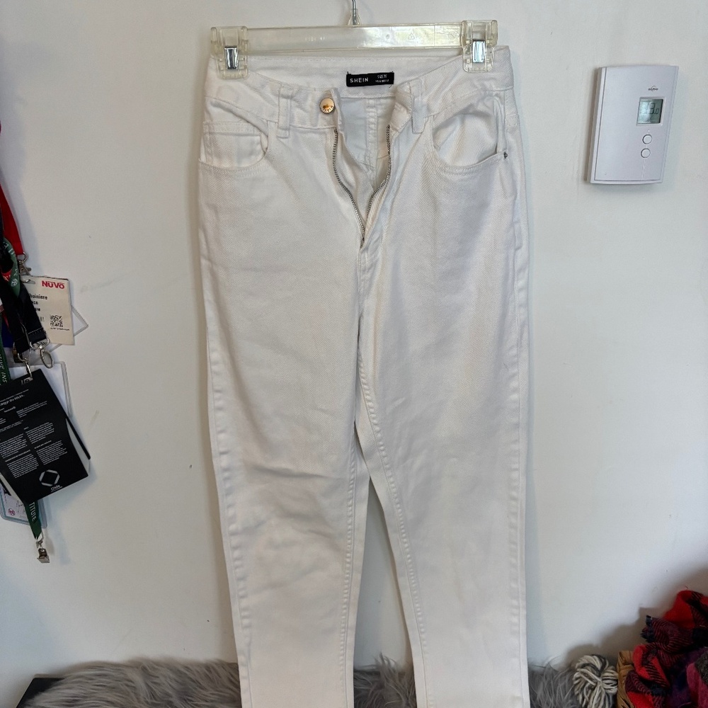 Size 25 white jeans